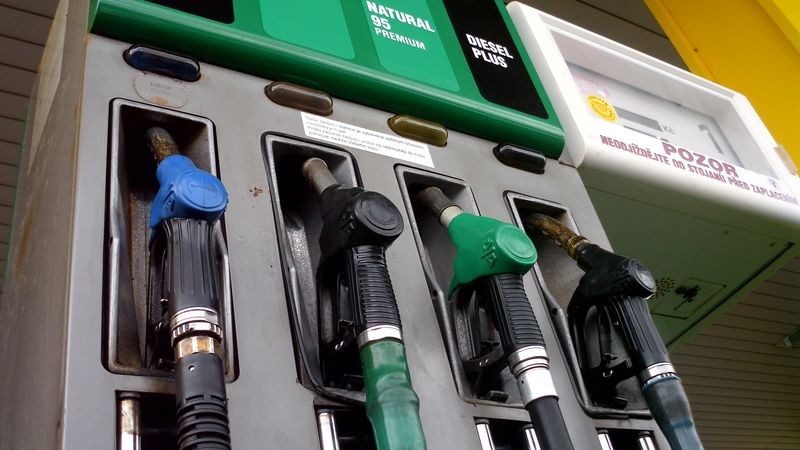 Nafta by měla zdražit, Senát schválil zvýšení spotřební daně o 1,50 Kč